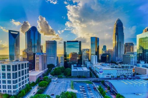 Sheffield Park House | Charlotte Studio Apartment Near Uptown & Minutes to Hospital, Free Wi-Fi, Coffee & Gym