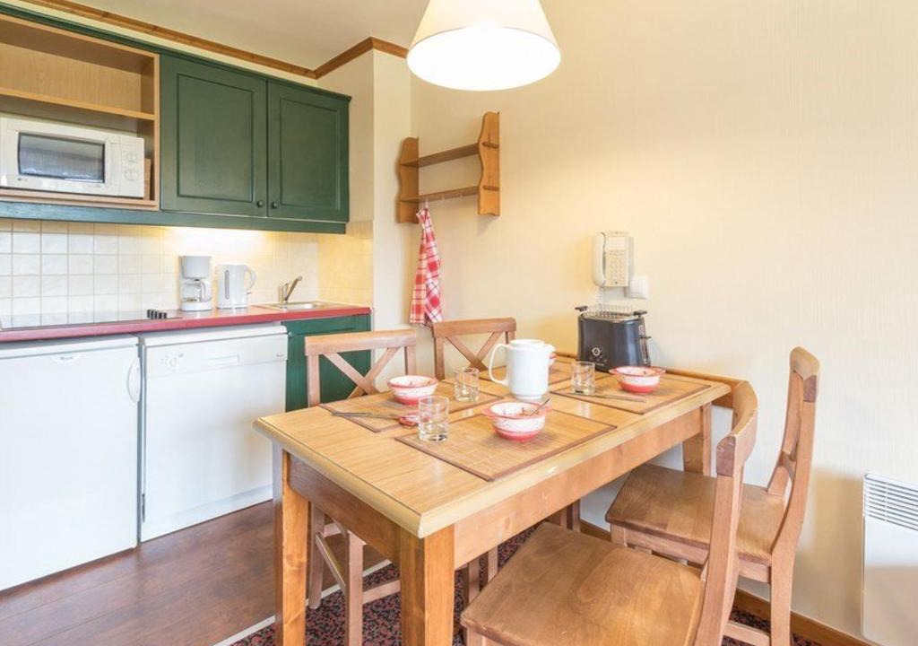 La Salle-les-Alpes Apartment | Charmant 2 pièces au cœur de La Salle-les-Alpes, proche télécabines et commerces, 4 couchages - FR-1-330F-45