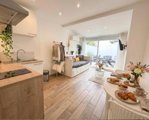 La Cote Radieuse Apartment | Charmant appart avec jardin privé wifi et clim - proche mer -1