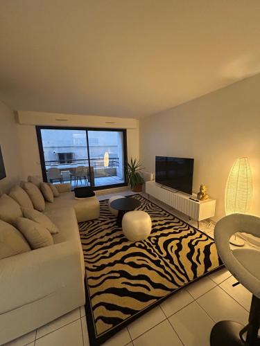 Boutonnet Apartment | Charmant T2 avec grande terrasse - Tram à 50m - Centre 10mn à pied