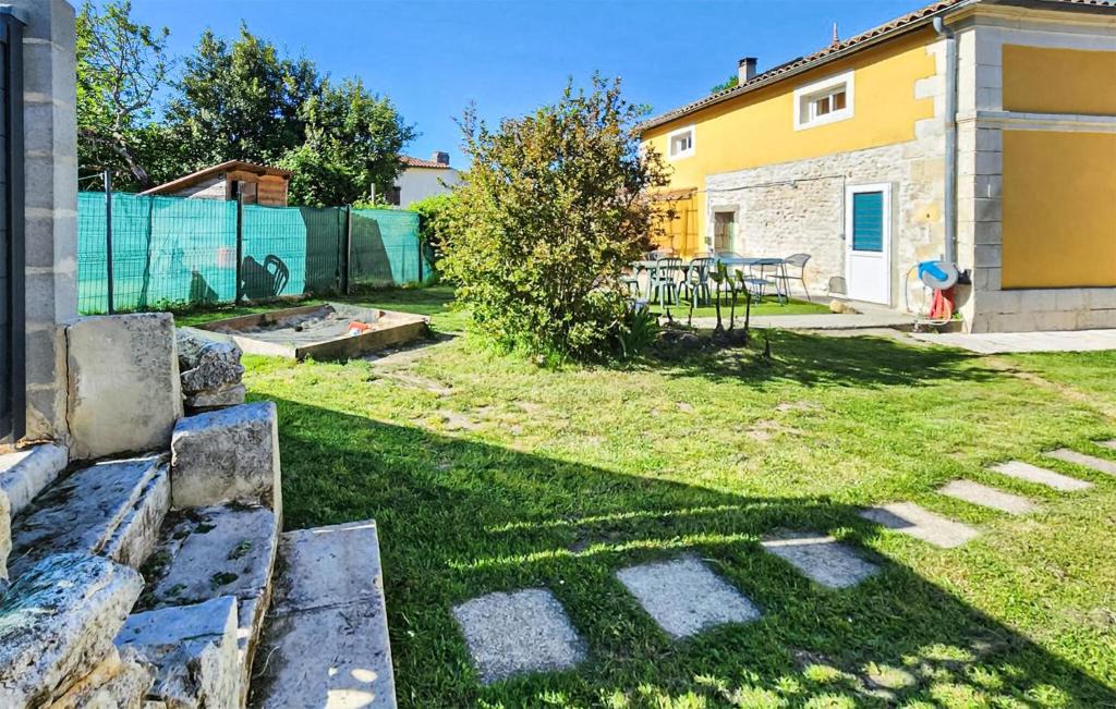 Saint-Simon-de-Bordes House | Charmante Maison Avec Piscine