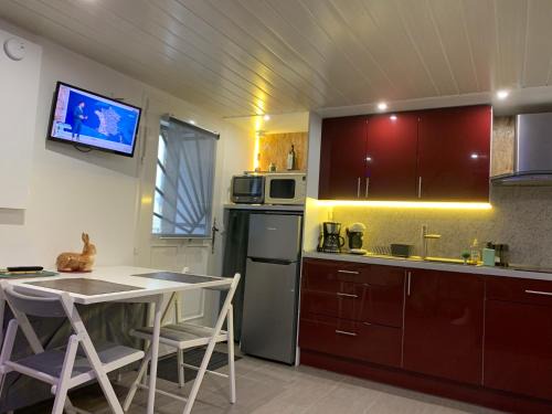 Satillieu House | Charmante petite maison climatisée, en pierre, avec accès autonome