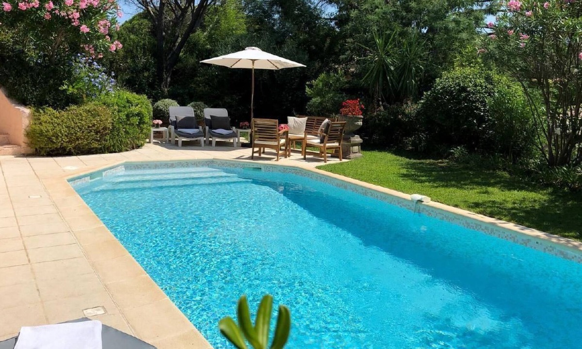Valescure House | Charmante Villa mit Pool und Golfplatz by Interhome