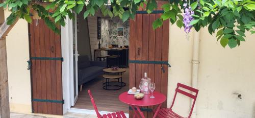Saint-Aigulin Apartment | Charme et Nature, appartement cosy climatisé avec étang privé, au carrefour de 3 départements