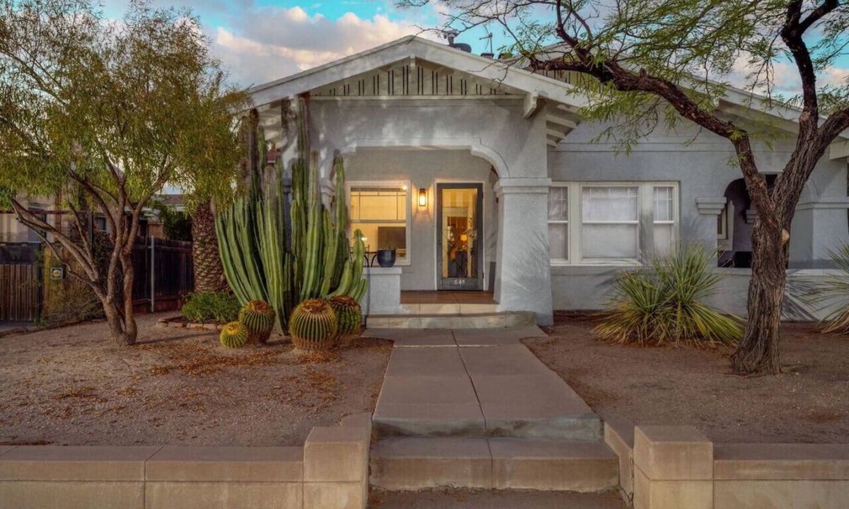 West University House | Charmer/3 Blocks from U of A/Sleep 3/1 BR 1 BA