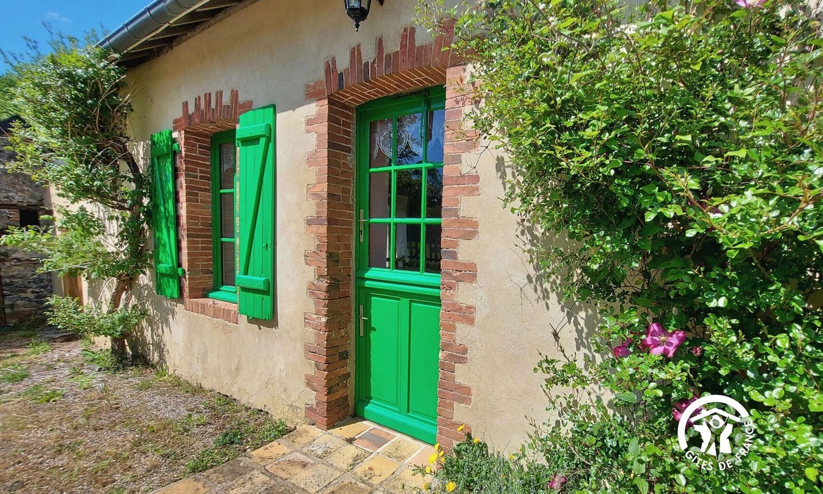 Saint-Christophe-du-Luat Cottage | Charming Countryside Home with Large Garden, Near Scenic Trails and Historic Sites
