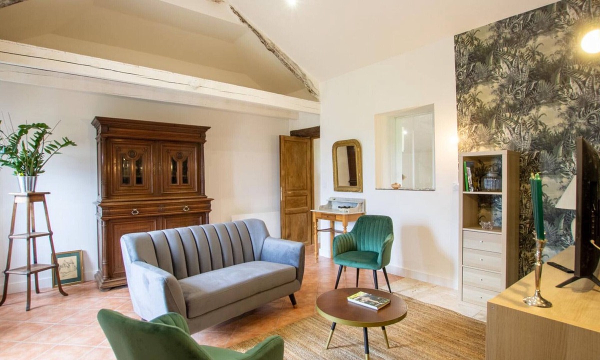 Saint-Aubin-de-Lanquais Cottage | Charming wine house with private jacuzzi, enclosed garden and WiFi