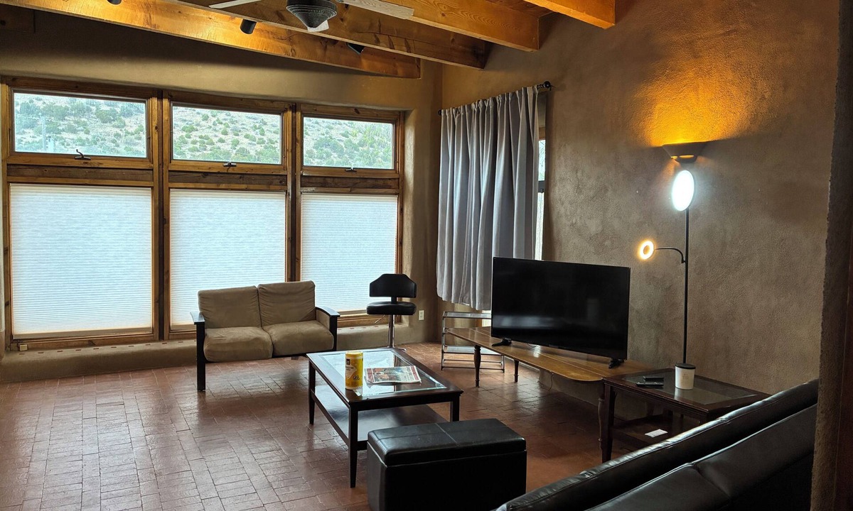Canoncito House | Charming 1.5 Bedrooms, 1600 sq. Ft Guest House Views/Yard W/D High Ceilings