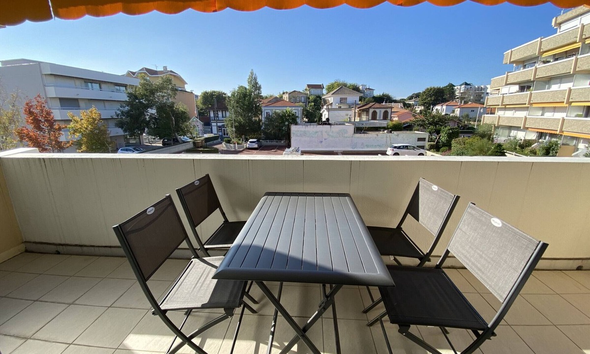 Arcachon Apartment | Charming 1-Bed Apt with South-Facing Terrace, Beach Access & Parking in Arcachon