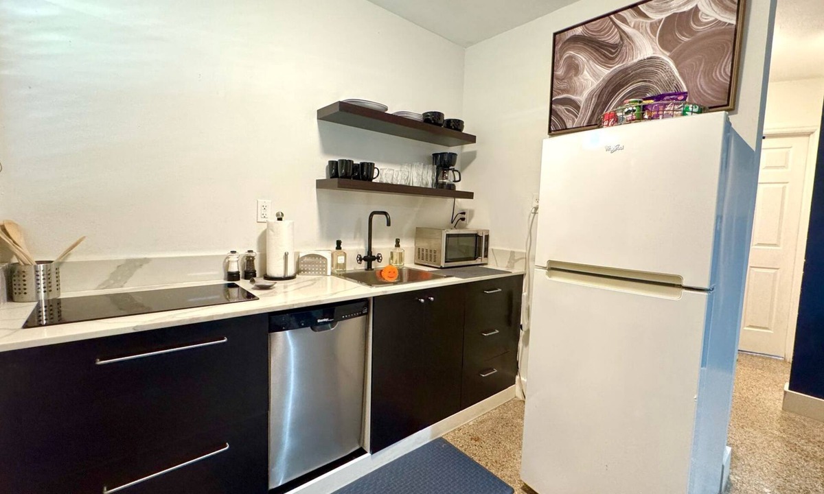 Middle River Terrace House | Charming 1-bedroom house in marvelous Fort Lauderdale with WiFi, AC, Parking
