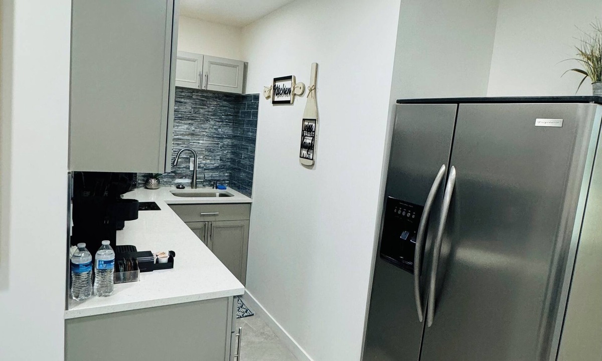 West Palm Beach Apartment | Charming 1-bedroom apartment with WiFi, AC in wonderful West Palm Beach