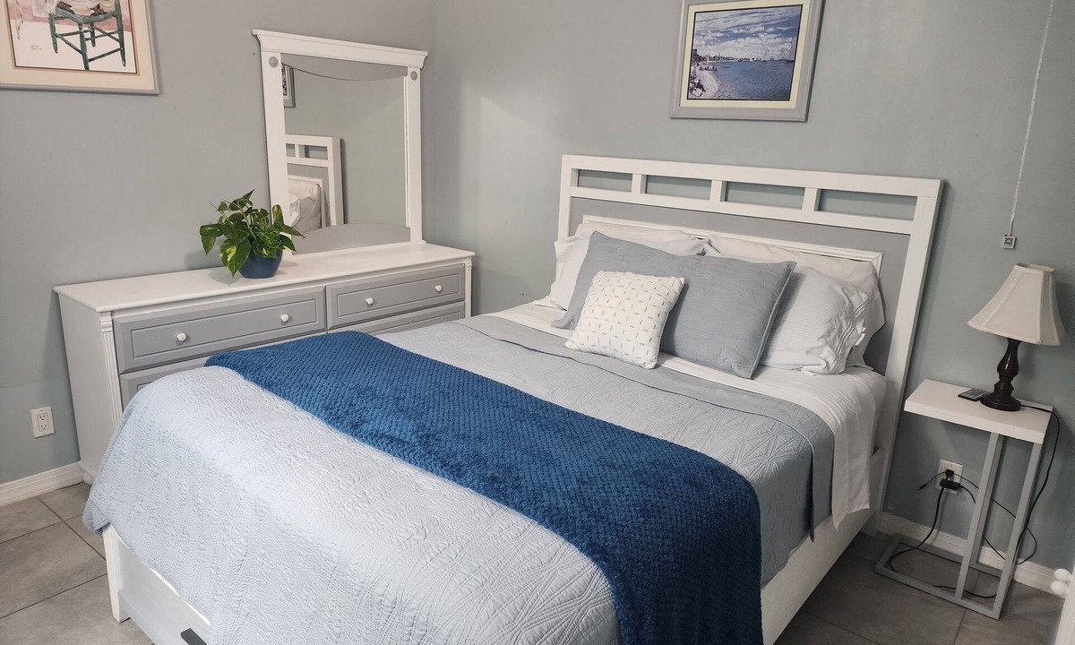 Greenacres Apartment | Charming 1-bedroom apartment with AC, WIFI in amazing Palm Beach next to Airport