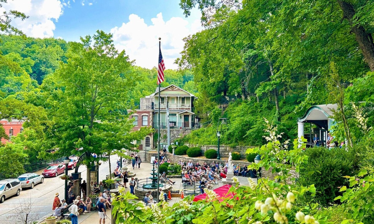 Eureka Springs Historic District Apartment | Charming 1-bedroom apartment in downtown Eureka Springs with AC