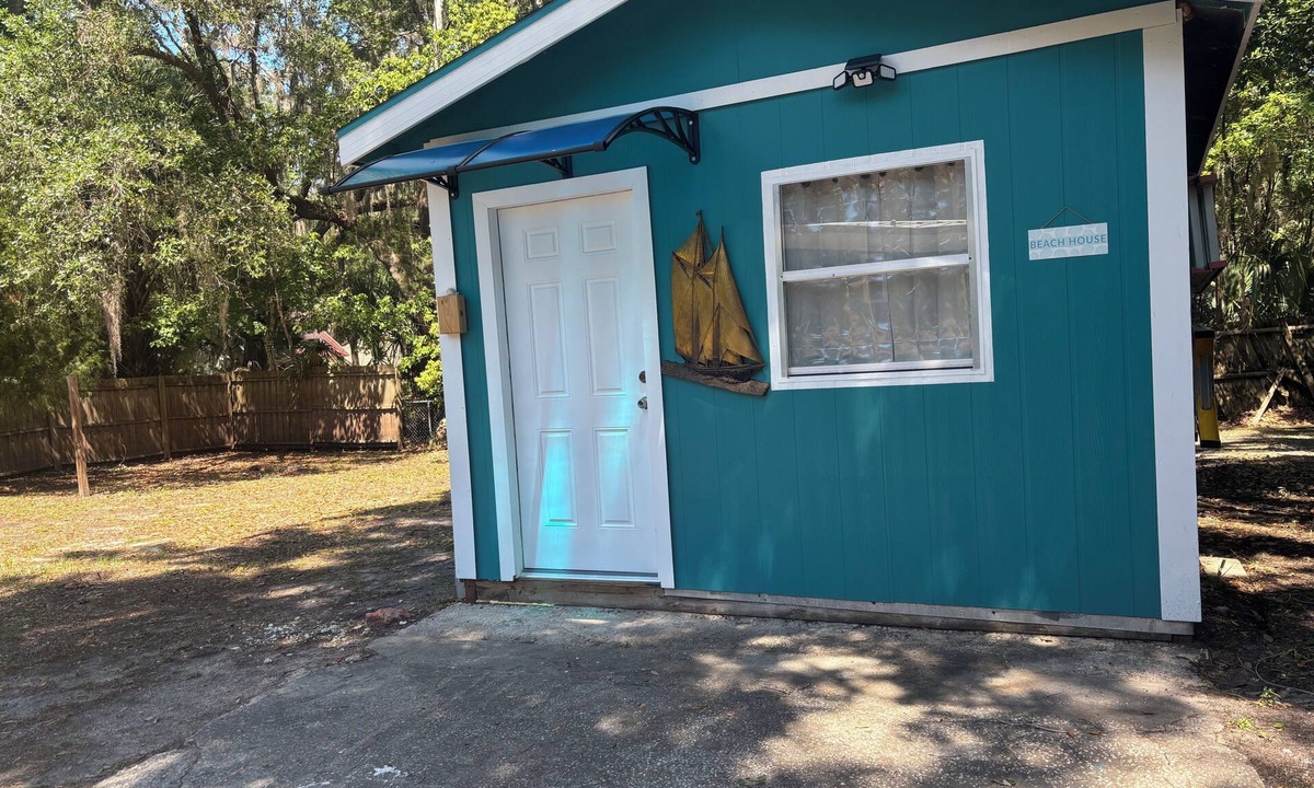 Crystal River Cottage | Charming 1-Bedroom Retreat in the Heart of Town