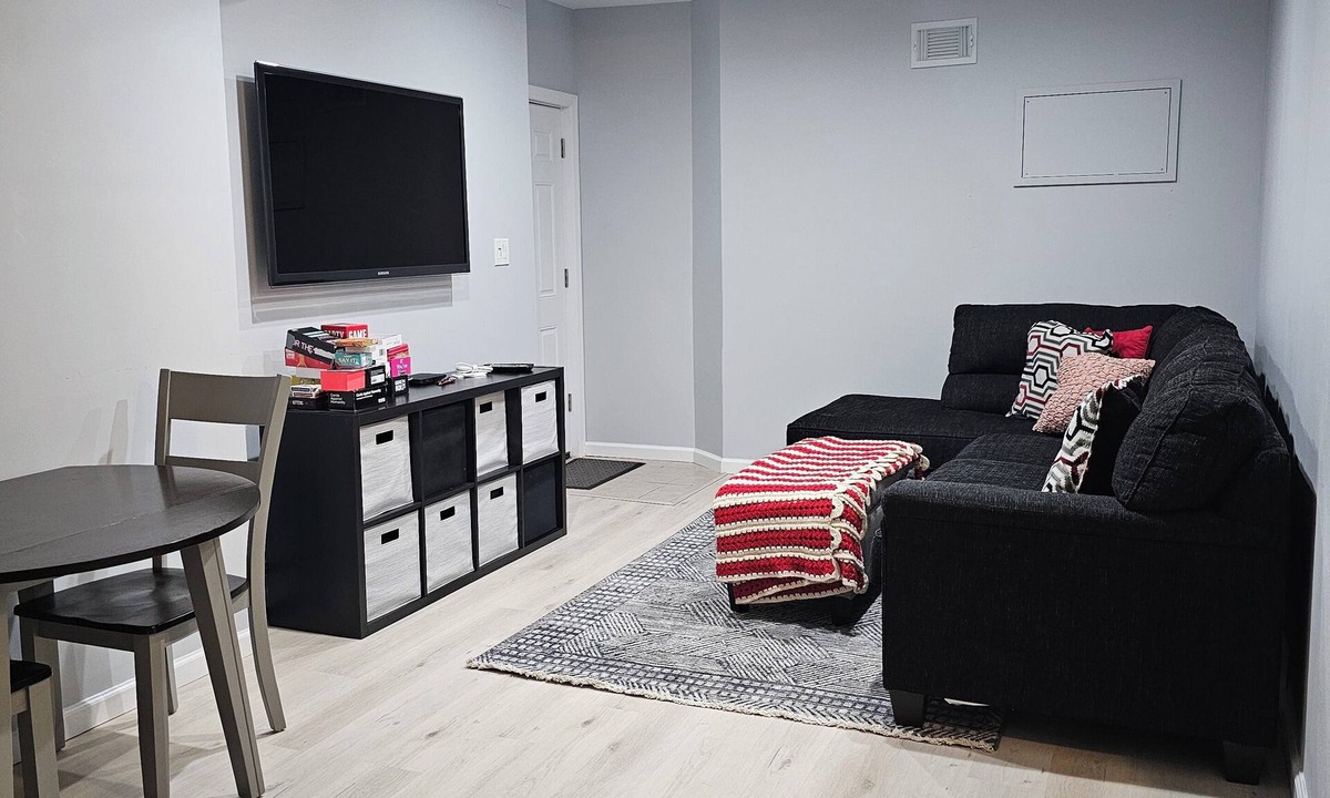 Kings Park Apartment | Charming 1-bedroom apartment in fabulous Kings Park with WiFi, AC