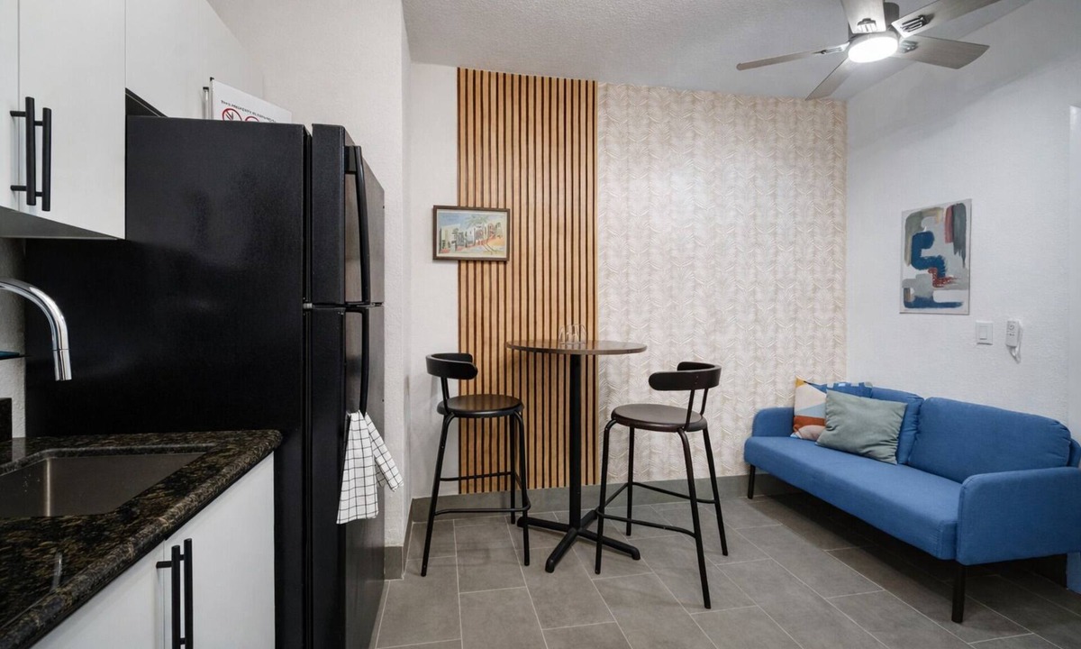 Sunrise Apartment | Charming 1-bedroom aFLL apartment near Sawgrass & Hard Rock with WiFi, AC.