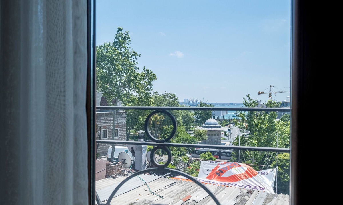 Taksim Apartment | Charming 1-bedroom apartment with view, elevator and AC