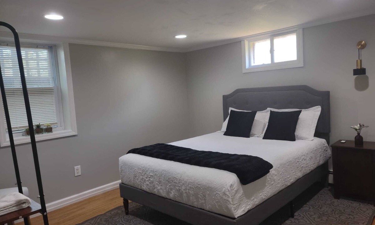 Shirley House | Charming 1-bedroom apartment-20 minutes from the Hamptons! 10 minutes from beach