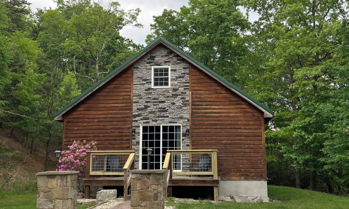 Allegheny Mountains Cabin | Charming 1-bedroom cabin in fabulous Franklin with AC, WiFi.
