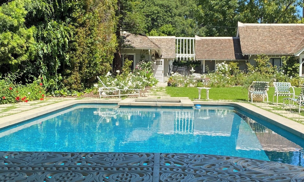 South Arroyo Cottage | Charming 1-bedroom Carriage house Pasadena with AC