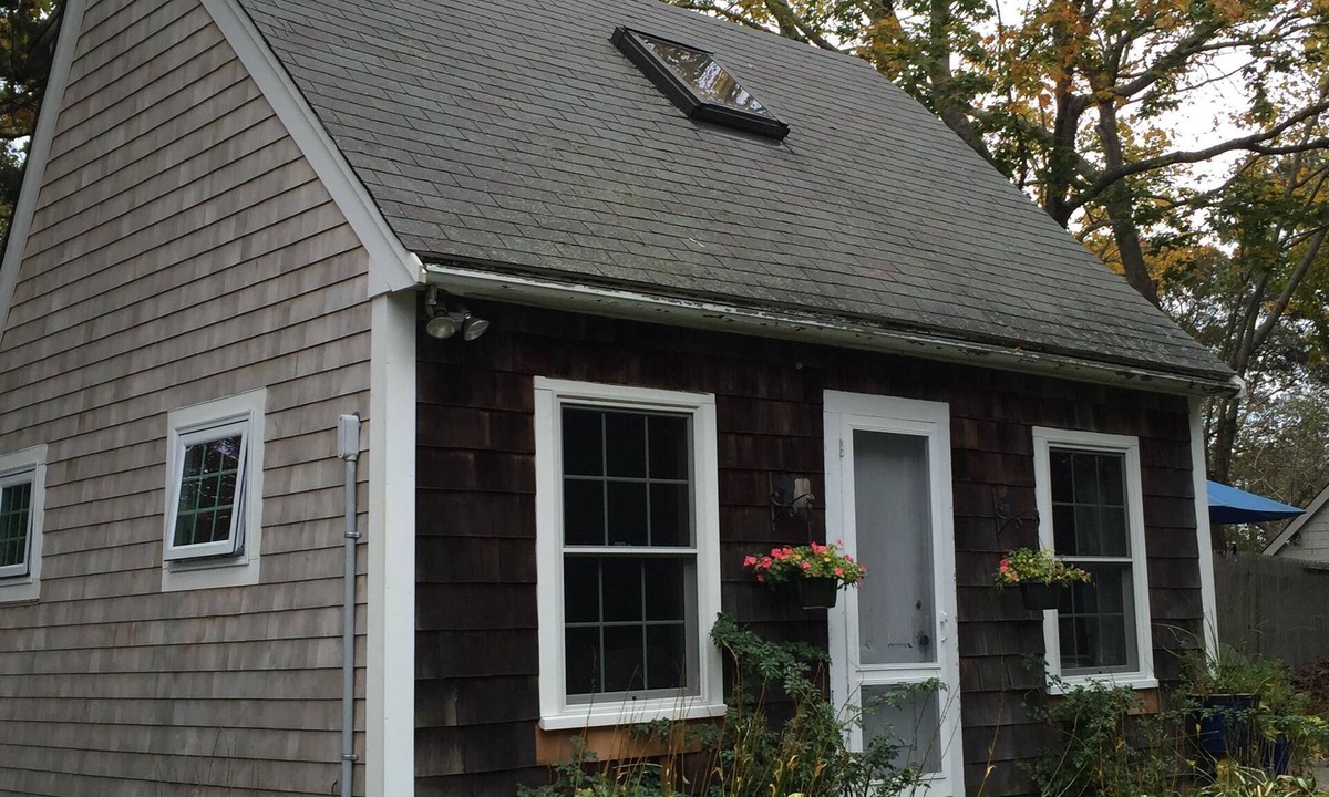 West Hyannisport Cottage | Charming 1 Bedroom Cottage Close To Beautiful Craigville Beach