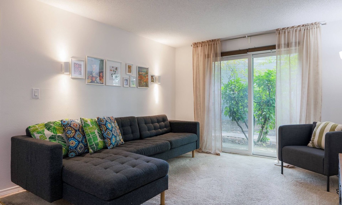 Vose Condo | Charming 1-bedroom condo in Beaverton, close to Nike and Intel.