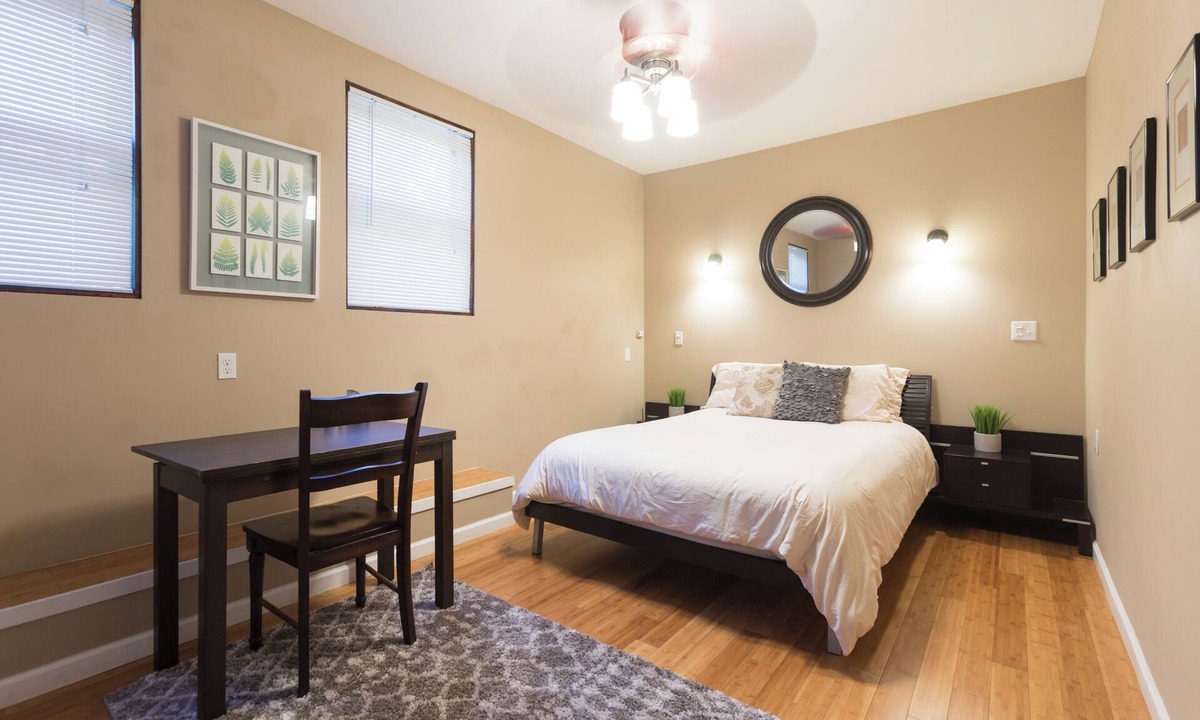 West Alameda House | Charming 1-bedroom flat in Alameda w/pool table