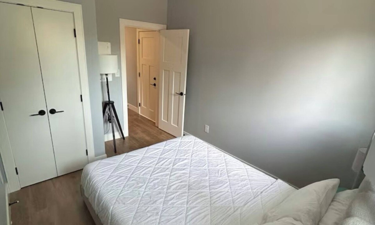 Steveston House | Charming 1-bedroom guesthouse in Richmond perfect for a relaxing stay