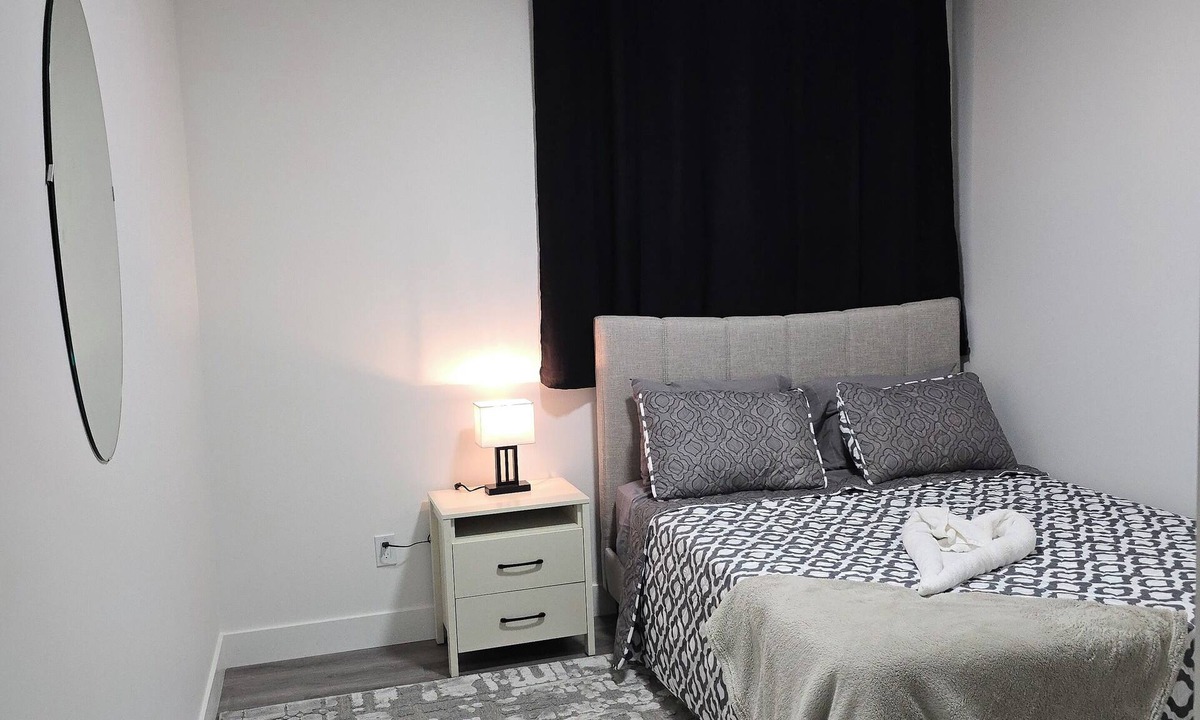 Northeast Edmonton House | Charming 1-bedroom house with WiFi and AC in enchanting Edmonton