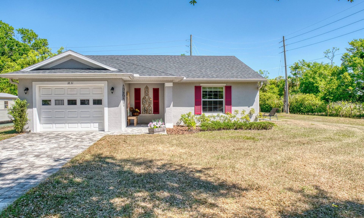 St. Cloud House | Charming 1-bedroom house in pleasant St. Cloud within close distance to Parks