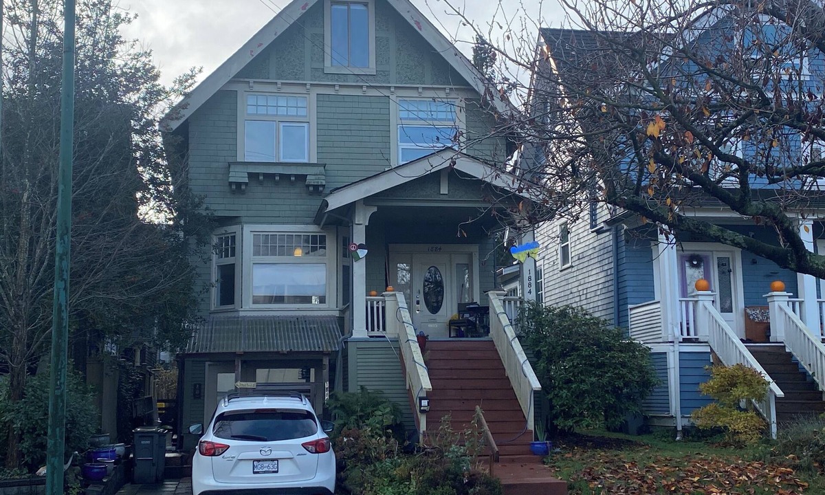 Kitsilano House | Charming 1-bedroom suite in character home. WiFi and AC in marvelous Kitsilano
