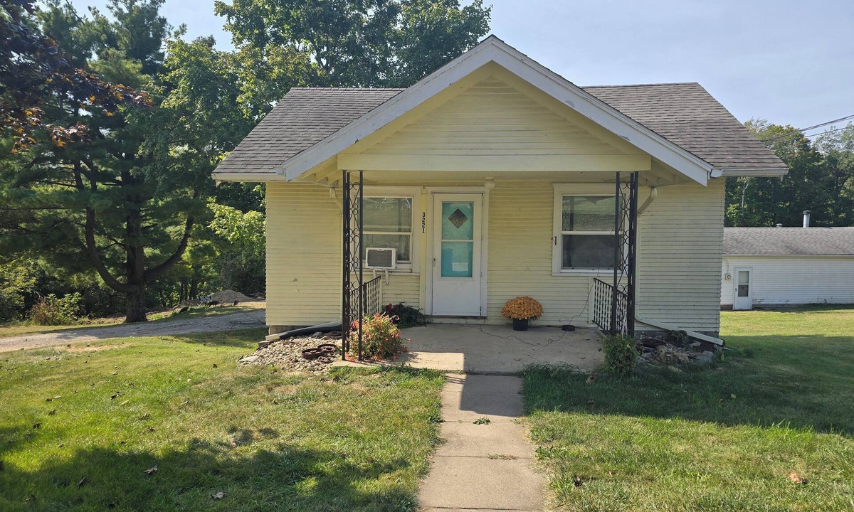 Cedar Rapids House | Charming 1-bedroom house the Live Well Nook with WiFi in Cedar Rapids