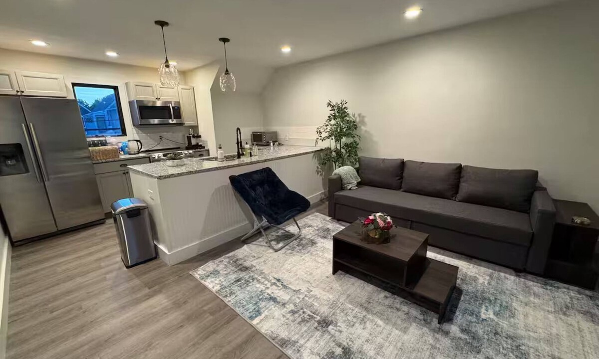 Kennedy King Apartment | Charming 1-bedroom carriage house apartment with private garage