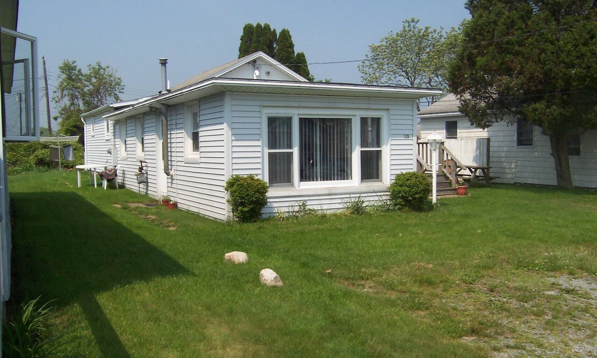 Eastward Look Cottage | Charming 1-bedroom cottage in beautiful Narragansett with AC, WiFi