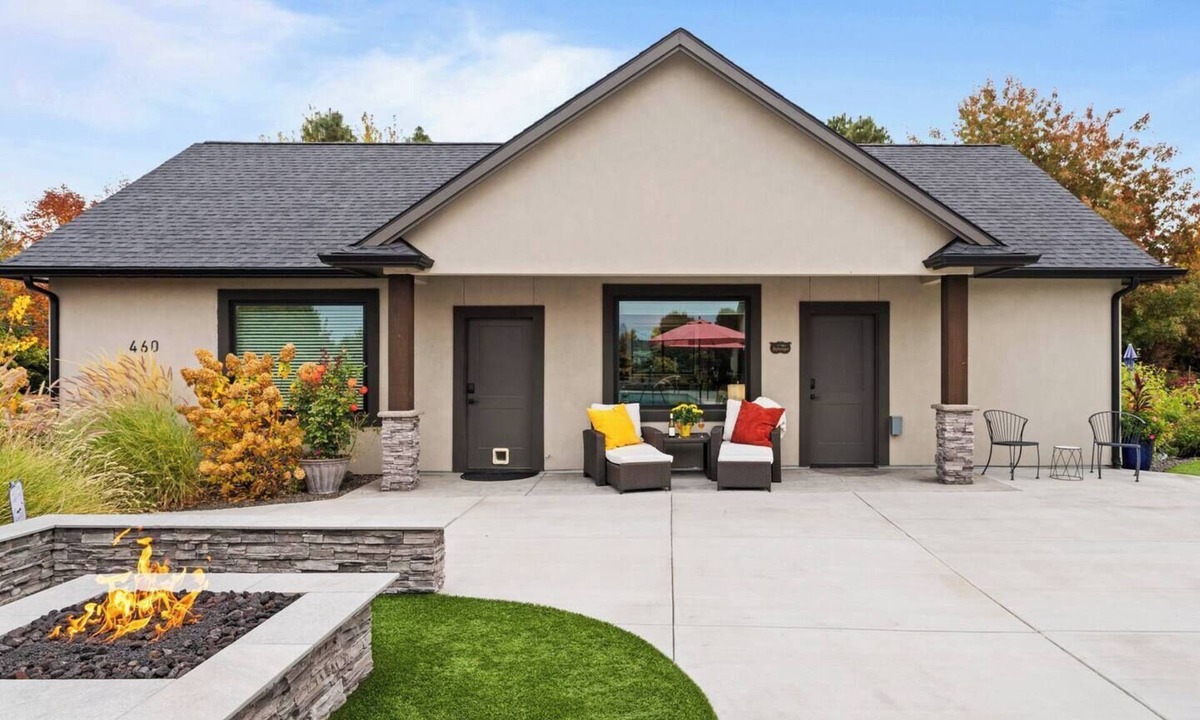 Walla Walla Cottage | Charming 1-bedroom cottage near downtown Walla Walla with FIRE PIT, HOT TUB