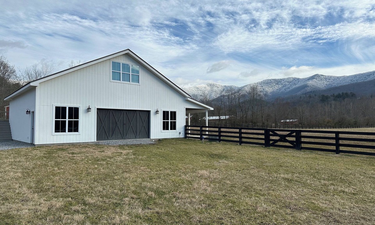 Young Harris Apartment | Charming 1-bedroom loft apt in Young Harris with AC, WiFi and Highland Cows!