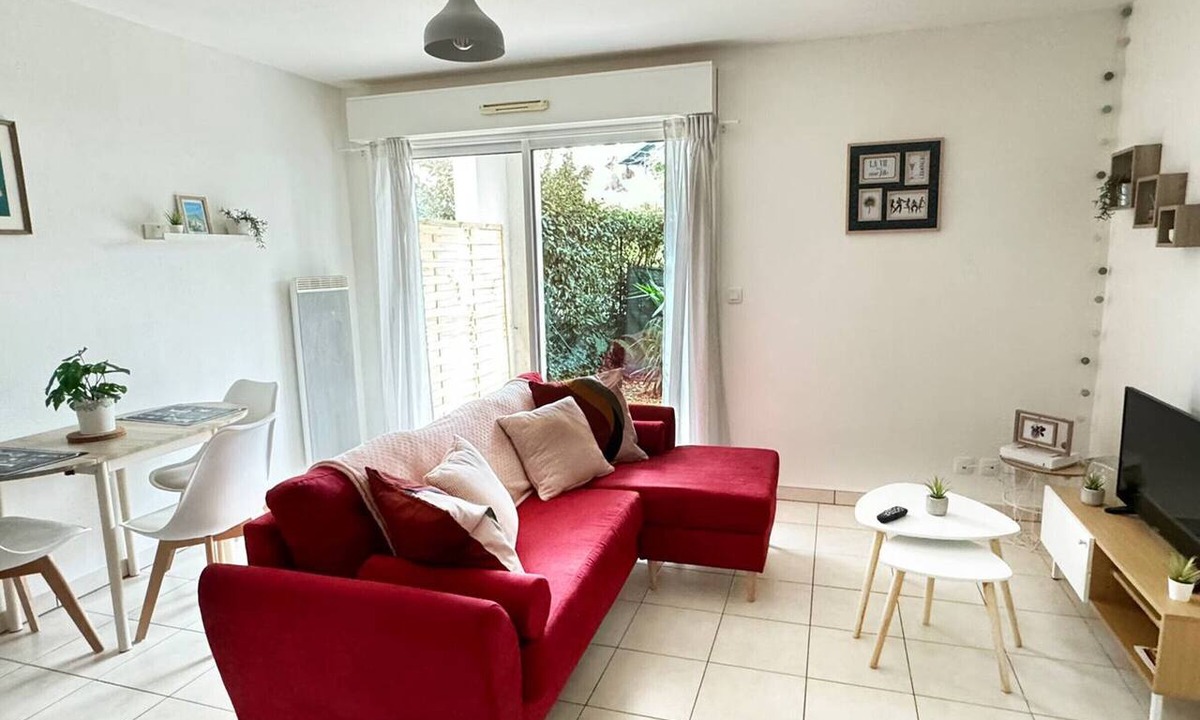Cambo-les-Bains Apartment | Charming 1-BR Apt in Quiet Area, 20 mins Walk to Center, Parking, WiFi, Pet-Friendly, Terrace