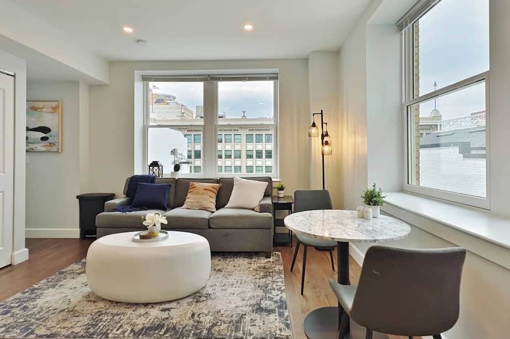Downtown Jacksonville Apartment | Charming 1 BR Apts - 1.25 Miles to TIAA Bnk Fld!