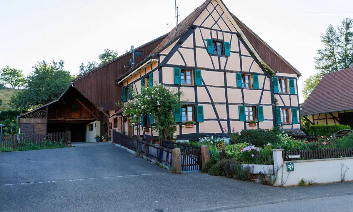 Ueberstrass Cottage | Charming 17th-Century Cottage: Modern Comforts, Near Switzerland/Germany, Scenic Surroundings