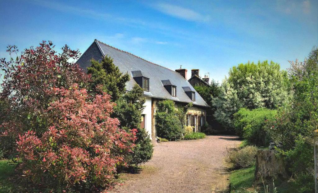 Le Theil-Bocage House | Charming 17th Century Normandy Longere in Valdallière, Calvados