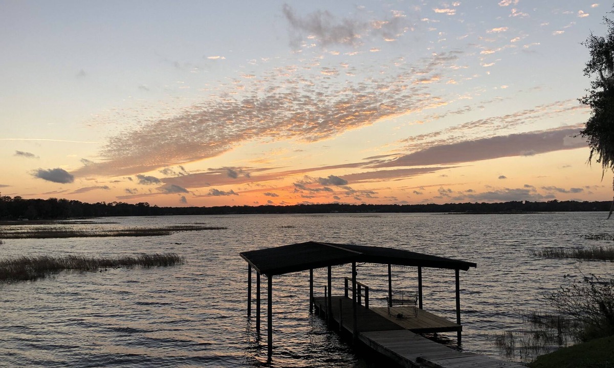 Hernando House | Charming 1960 Lakefront Cottage Stunning Sunsets Covered Boat Dock Pet friendly