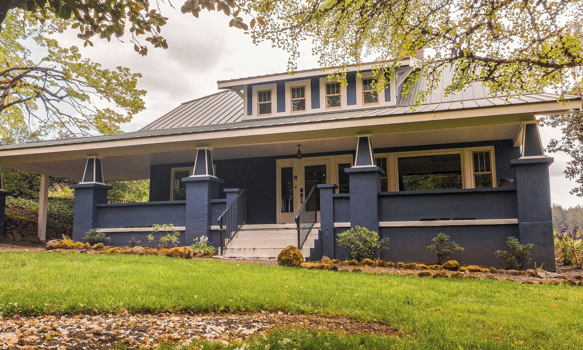 Newberg House | Charming 19th Century Craftsman in the Heart of Wine Country-Pet Friendly!