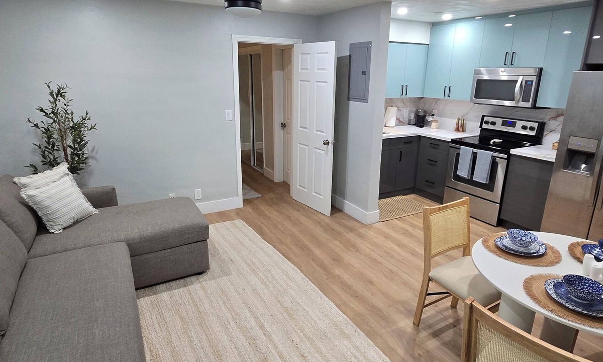 Victoria Park Apartment | Charming 1BR apartment in the luscious landscape of Victoria Park, FTL.