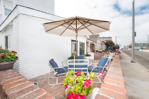 West Newport House | Charming 1Br Beach Cottage W Large Patio One Block To Sand By Beachview Rentals