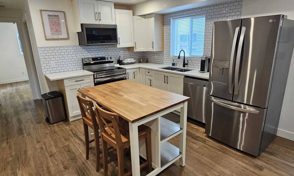 Walnut Grove House | Charming 1BR Suite with All the Essentials