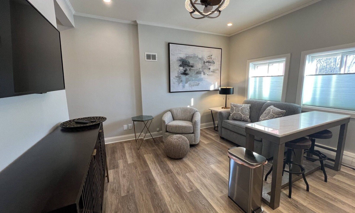 Manitowoc Condo | Charming 1BR Historic Condo, Walkable to Downtown Manitowoc