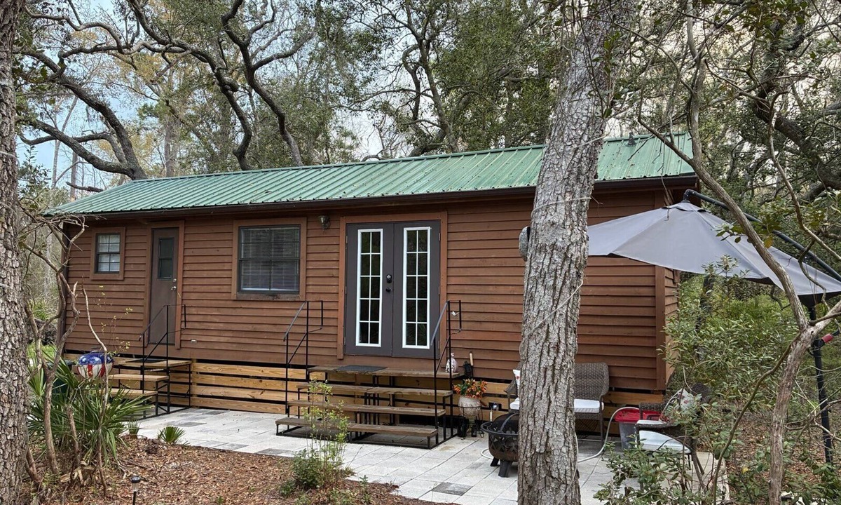 White Springs Cabin | Charming 2-2 cabin in White Springs on the Suwannee River and Florida trail.