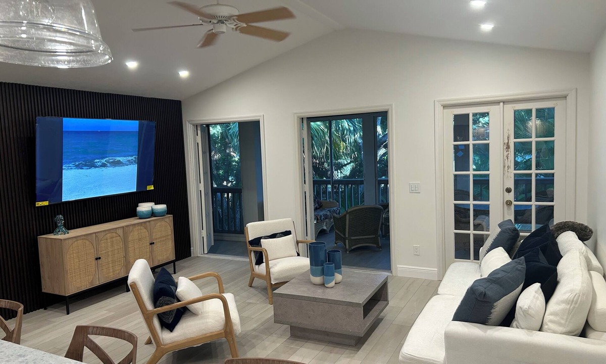 Wabasso Beach Condo | Charming 2/2 Sea Oaks Club Villa: Amentities - Tennis, Beach, Pool & Restaurants
