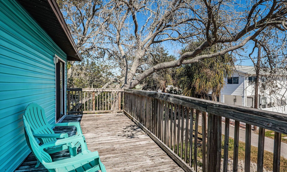 Indian Rocks Beach Apartment | Charming 2 bedroom Beach suite with large private deck
