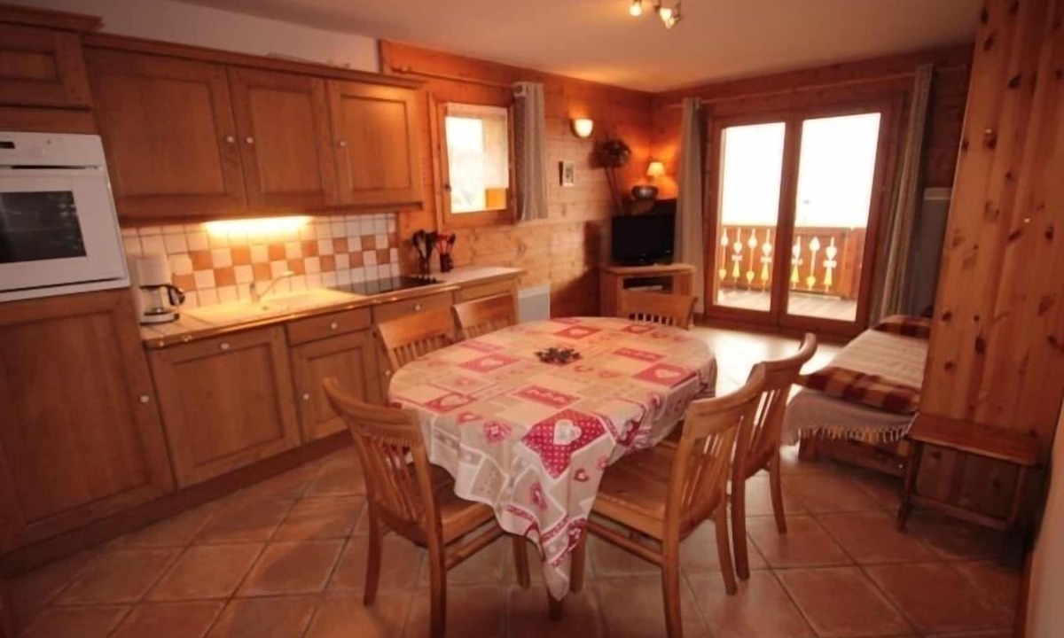 Bisanne 1500 Apartment | Charming 2-bedroom with garage and pets allowed